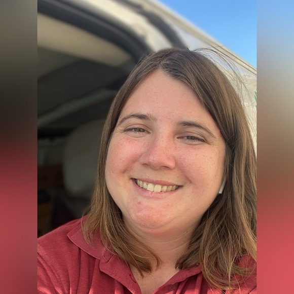 Meet your Posher, Leighanne! - Picture 4 of 5